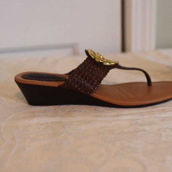 Like new St John's Bay Sandals Size 6 - Picture 3 of 6